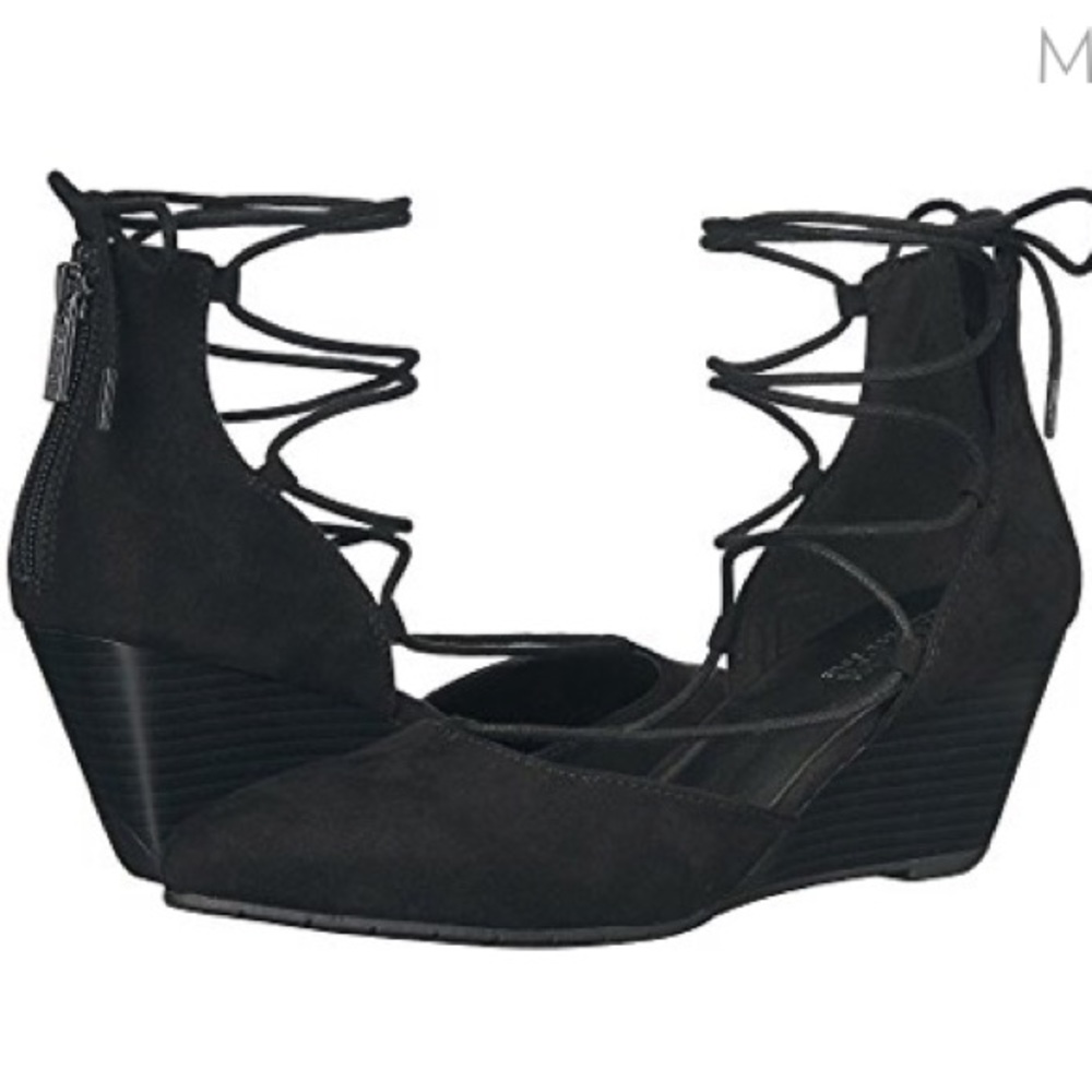 NEW Kenneth Cole Reaction Stand Down Wedges